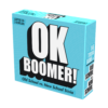 De doos van het trivia partyspel OK Boomer vanuit een rechterhoek