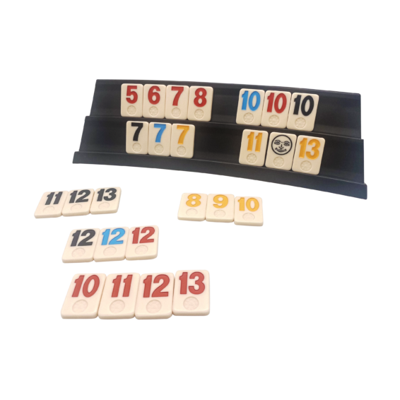 Het plankje met de stenen van Rummikub Anniversary Edition