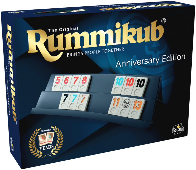 De doos van het spel Rummikub Anniversary Edition vanuit een linkerhoek