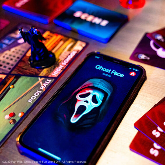 De telefoon waarop iemand door Ghost Face gebeld wordt tijdens Scream the Game