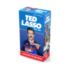 De doos van het familiespel Ted Lasso vanuit een rechterhoek